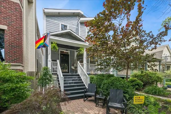 3739 N Ridgeway Avenue, Chicago, IL 60618
