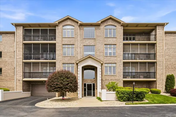 18550 Pine Lake Drive #1a, Tinley Park, IL 60477