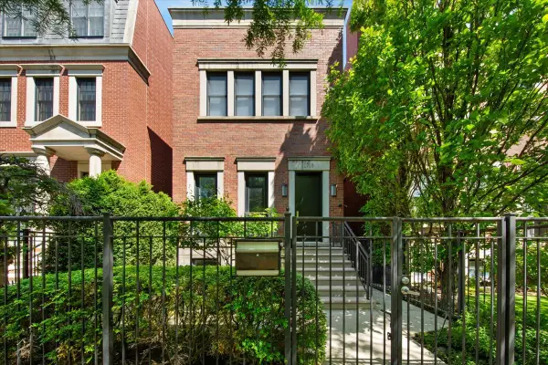 1716 W Wolfram Street, Chicago, IL 60657