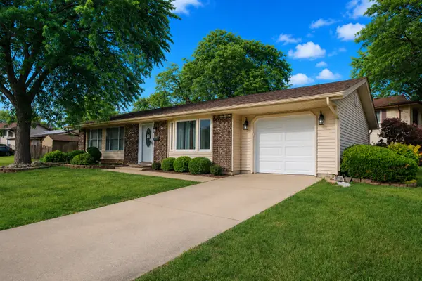 817 Stamford Court, Schaumburg, IL 60193