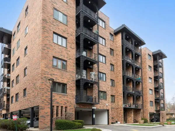 9332 Landings Lane #203, Des Plaines, IL 60016