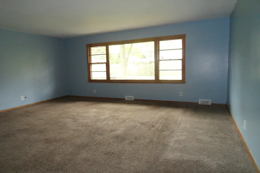 450 Michigan Avenue, Aurora, IL 60506 - #3