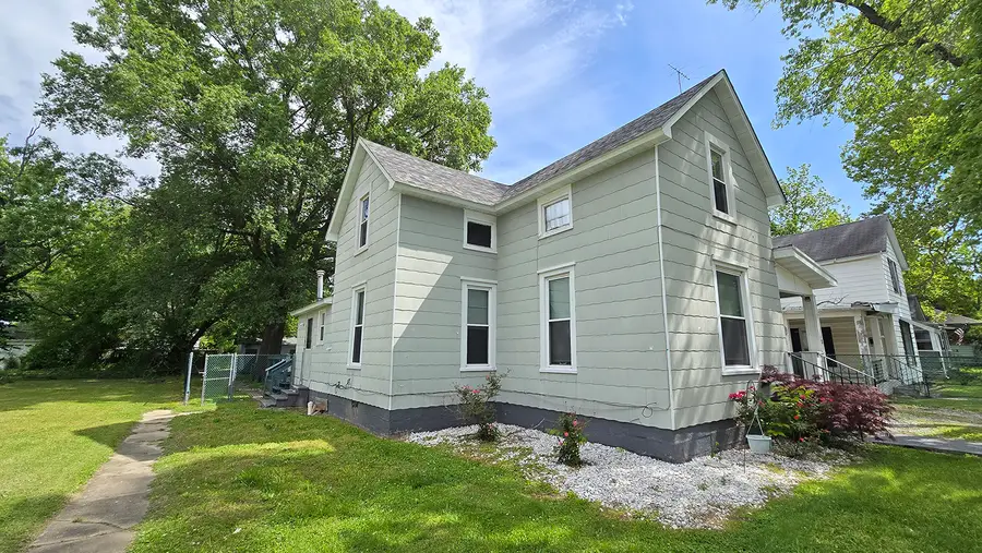 948 E Broadway, Centralia, IL 62801 - #3