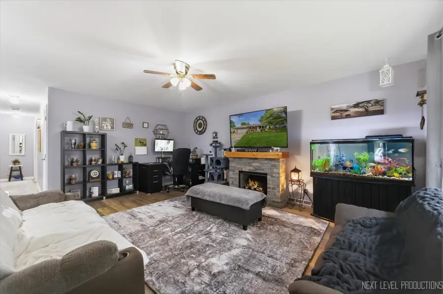 332 S Elmwood Drive, Aurora, IL 60506 - #3