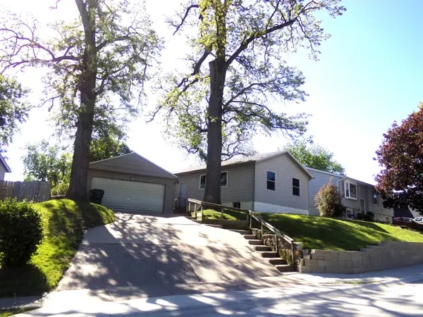 1521 Emerald Drive, Davenport, IA 52804