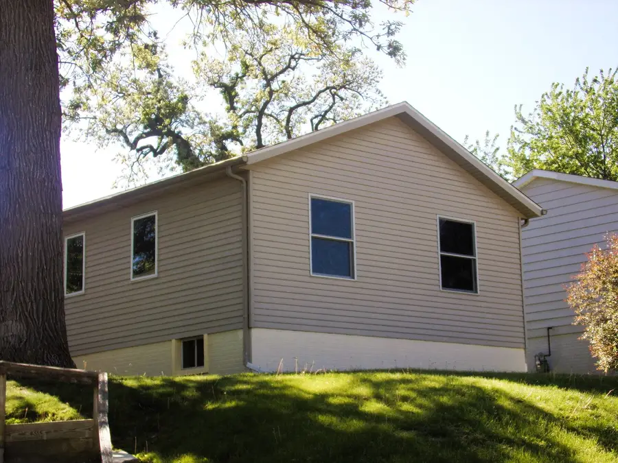 1521 Emerald Drive, Davenport, IA 52804 - #2