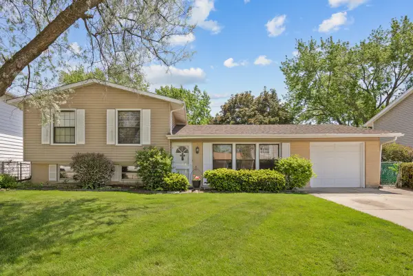 974 Yorkshire Drive, Hanover Park, IL 60133