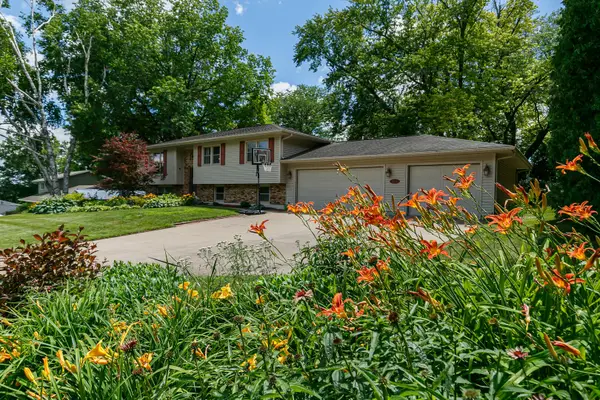 6319 Dodds Drive, Bettendorf, IA 52722