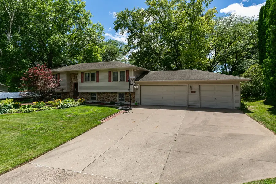 6319 Dodds Drive, Bettendorf, IA 52722 - #2