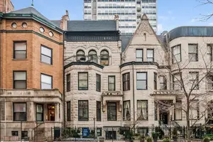 33 E Division Street, Chicago, IL 60610 - #1