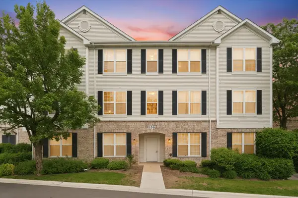 150 S Waters Edge Drive #F, Glendale Heights, IL 60139