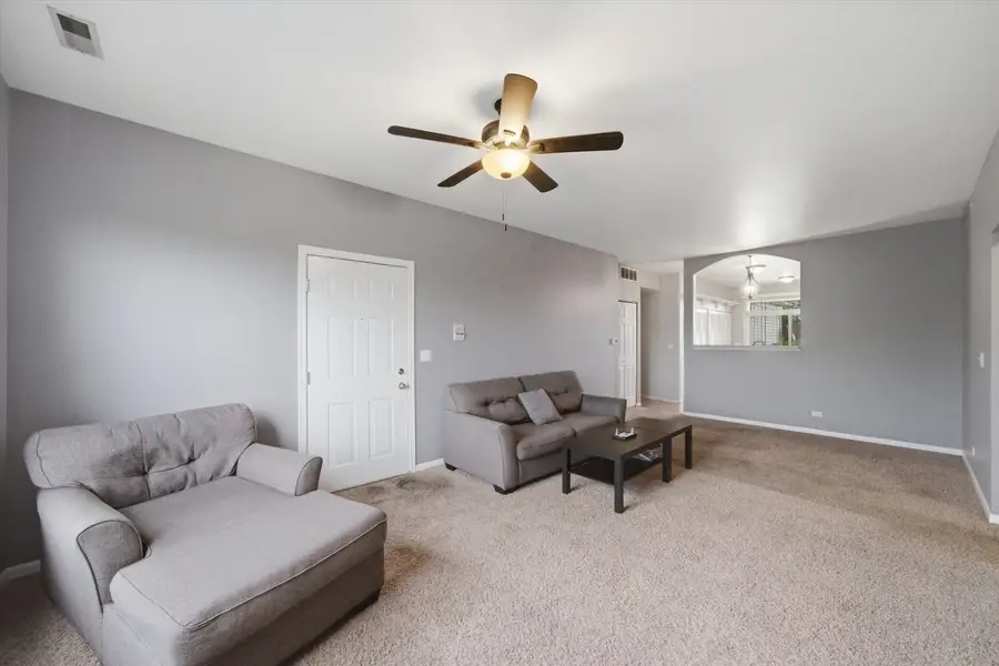 150 S Waters Edge Drive #F, Glendale Heights, IL 60139 - #3