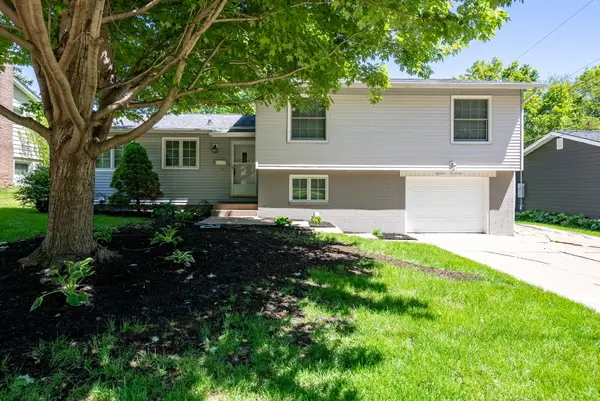1817 Fairmeadows Drive, Bettendorf, IA 52722