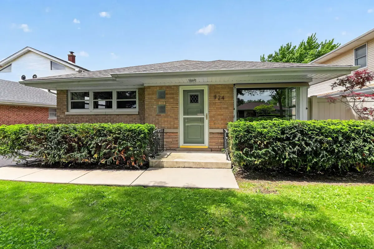 924 S Hillcrest Avenue, Elmhurst, IL 60126 - #1