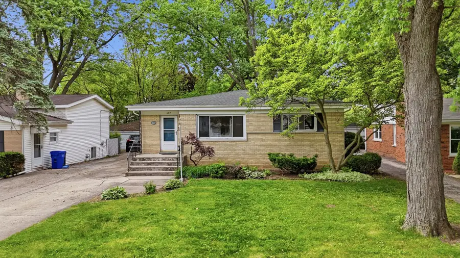 579 Dawes Avenue, Glen Ellyn, IL 60137 - #2
