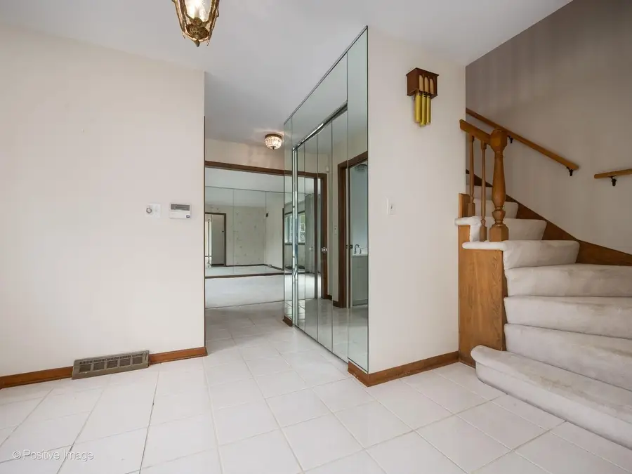 2626 Farnsworth Lane, Northbrook, IL 60062 - #2
