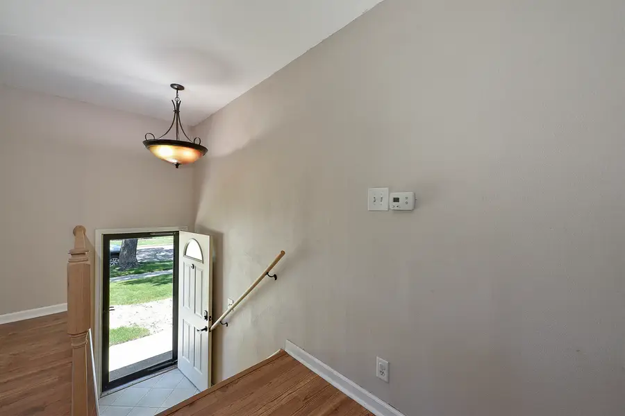 913 Vine Street, Streamwood, IL 60107 - #2