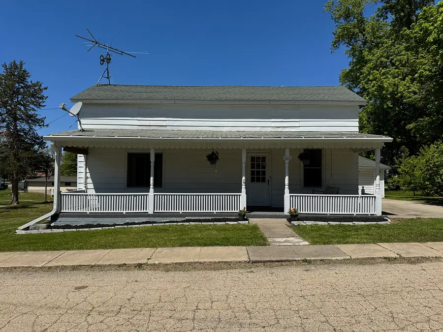 606 E Silk Street, Mount Carroll, IL 61053 - #2