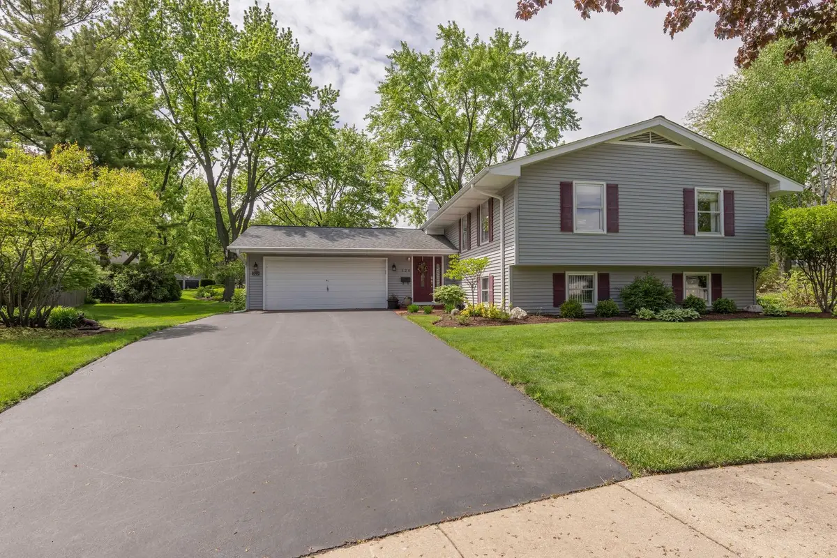 520 S 15th Court, Saint Charles, IL 60174 - #1