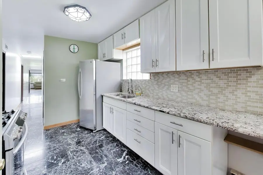 3111 W Foster Avenue, Chicago, IL 60625 - #3