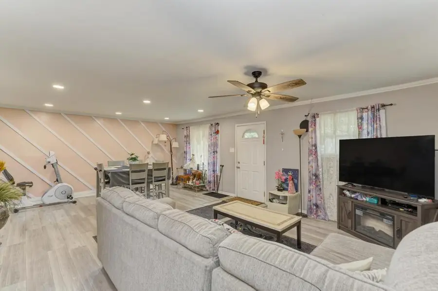 105 Queenswood Road, Bolingbrook, IL 60440 - #3