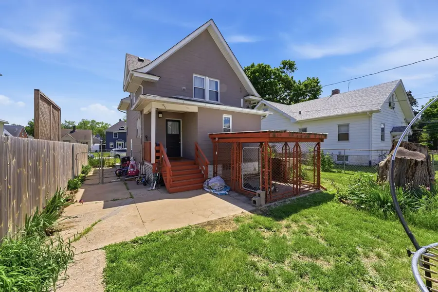 820 W 16th Street, Davenport, IA 52804 - #3