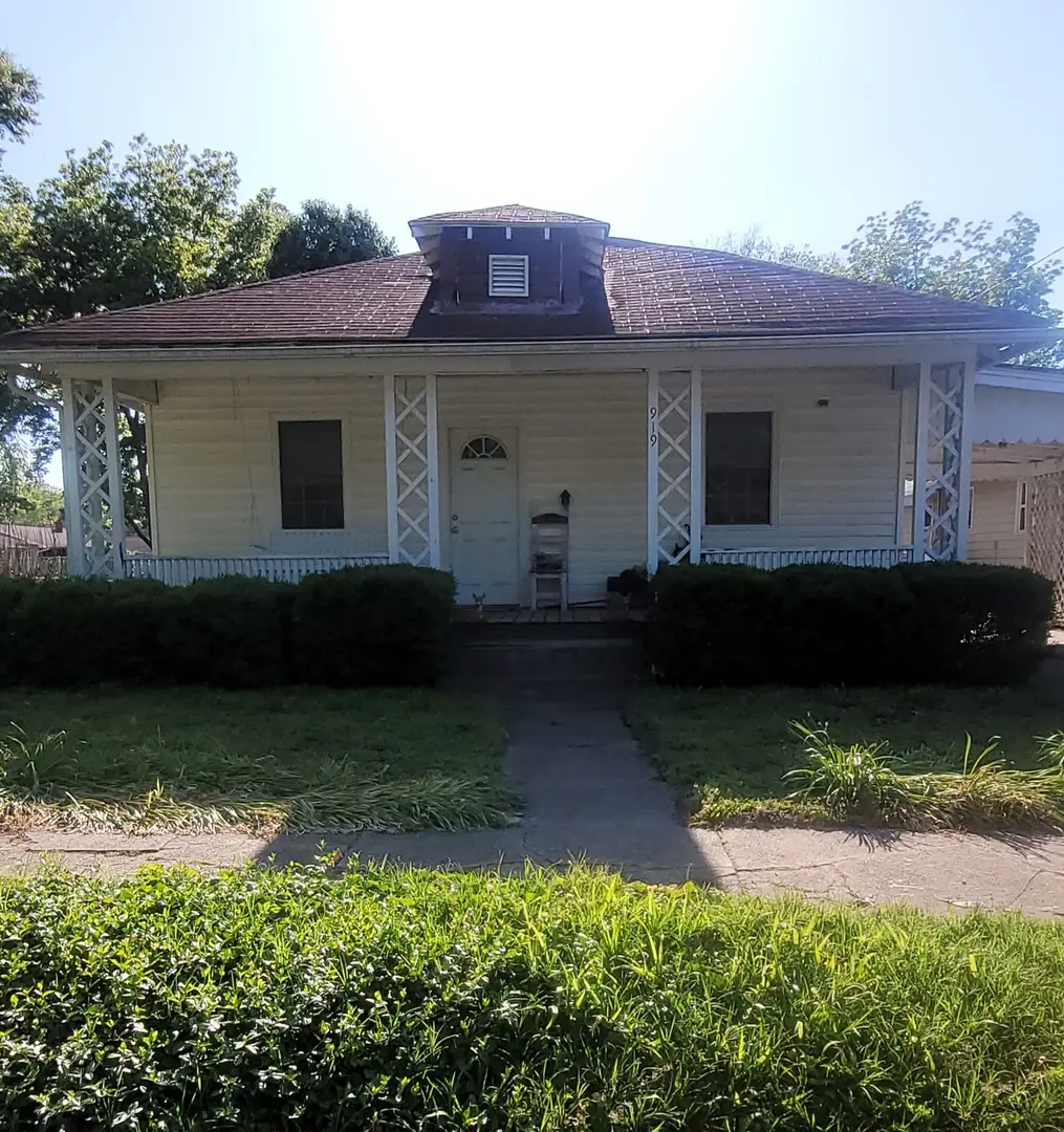 919 N 7th Street, Murphysboro, IL 62966 - #1