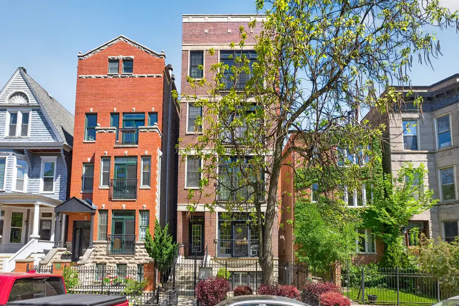 924 W Roscoe Street #1, Chicago, IL 60657 - #2