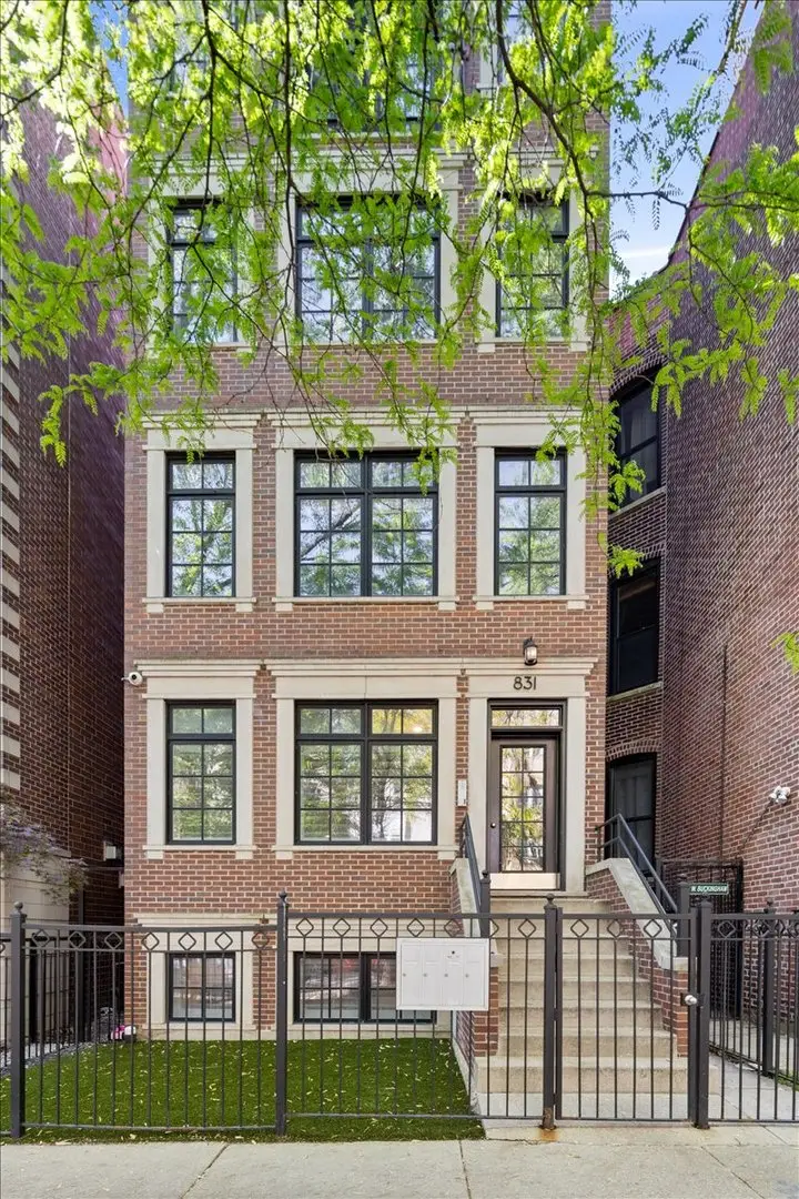 831 W Buckingham Place #1, Chicago, IL 60657 - #1