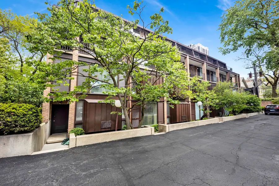 235 W Eugenie Street #G10, Chicago, IL 60614 - #2