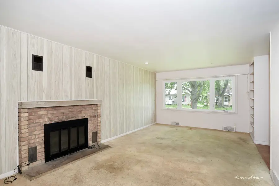645 Pleasant Street, Woodstock, IL 60098 - #3