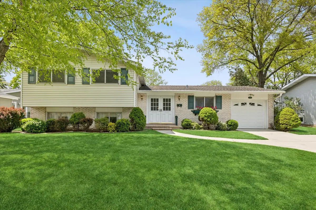 2406 N Lafayette Street, Arlington Heights, IL 60004 - #1