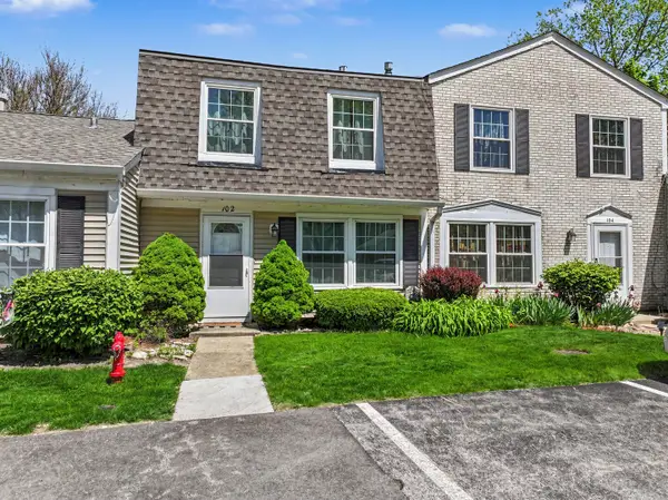 102 Bright Oaks Circle #102, Cary, IL 60013