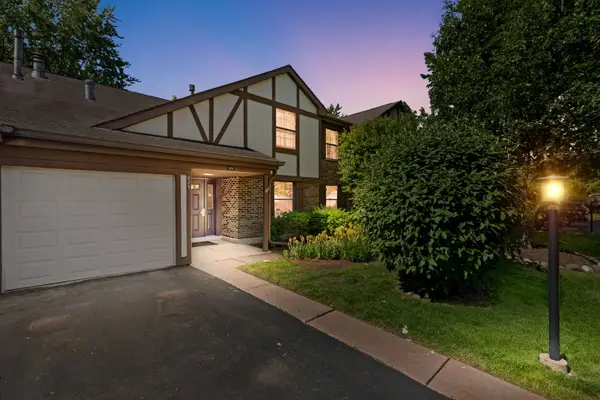275 Wilmette Court #A2, Schaumburg, IL 60193