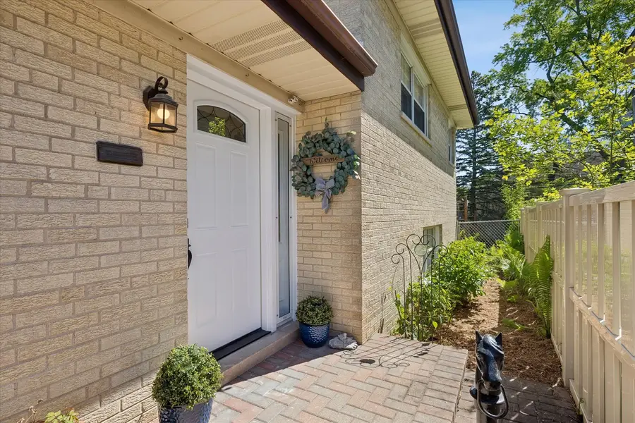 827 N Douglas Avenue, Arlington Heights, IL 60004 - #2