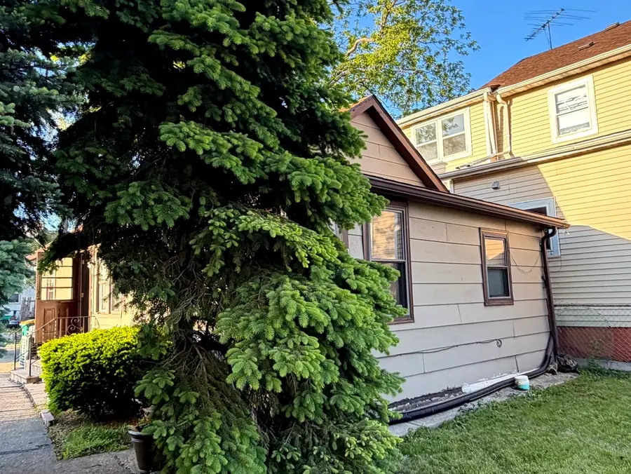 209 Ohio Street, Joliet, IL 60432 - #3