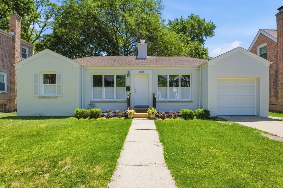 7087 N Mcalpin Avenue, Chicago, IL 60646 - #2