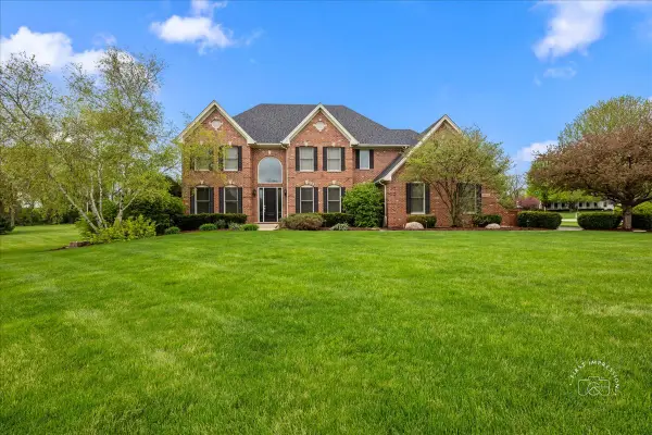 38W535 Red Bay Court, St. Charles, IL 60175