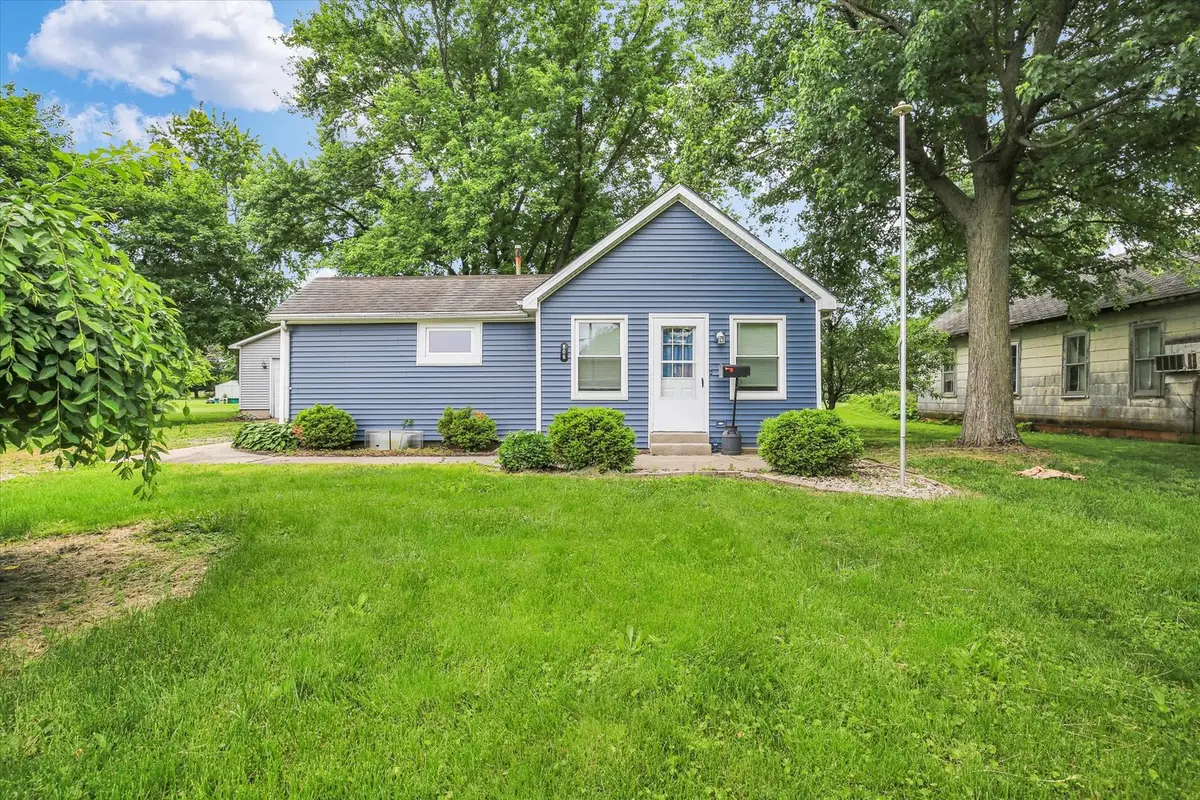 506 E Richardson, Farmer City, IL 61842 - #1