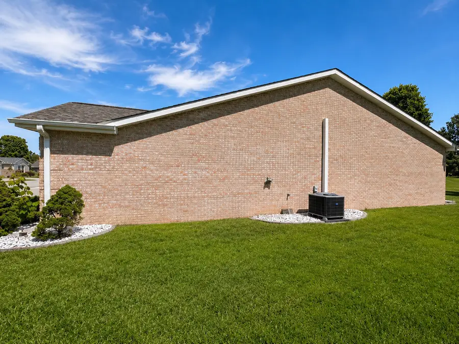654 Lake Harbor Drive, Marion, IL 62959 - #3