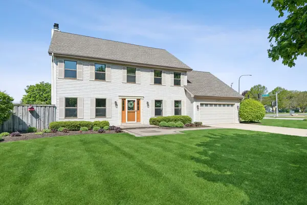 2001 Lakeview Court, Naperville, IL 60565