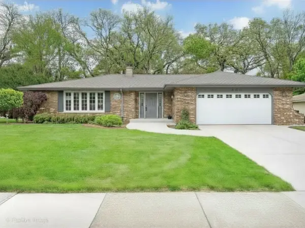 16W660 89th Place, Willowbrook, IL 60527