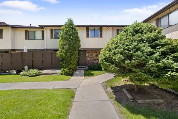 7345 Winthrop Way #10, Downers Grove, IL 60516