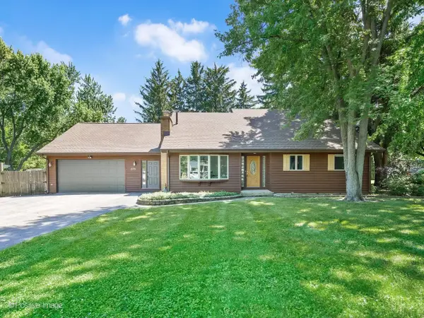 375 W Woodworth Place, Roselle, IL 60172