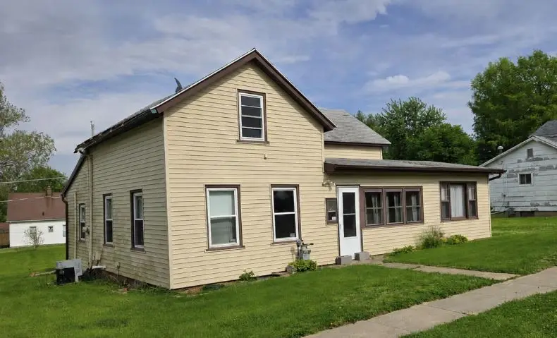 209 N Willis Street, Heyworth, IL 61745 - #1