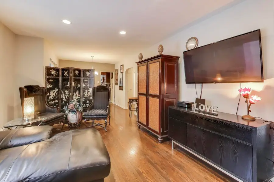 2641 W Fitch Avenue #2, Chicago, IL 60645 - #3