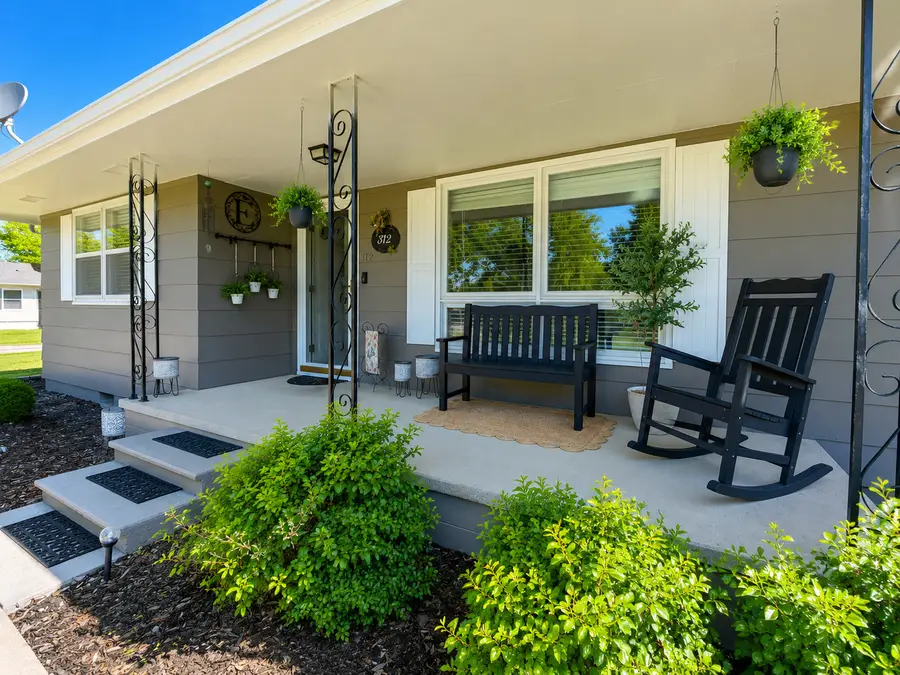 312 W Washington Street, Farina, IL 62838 - #2