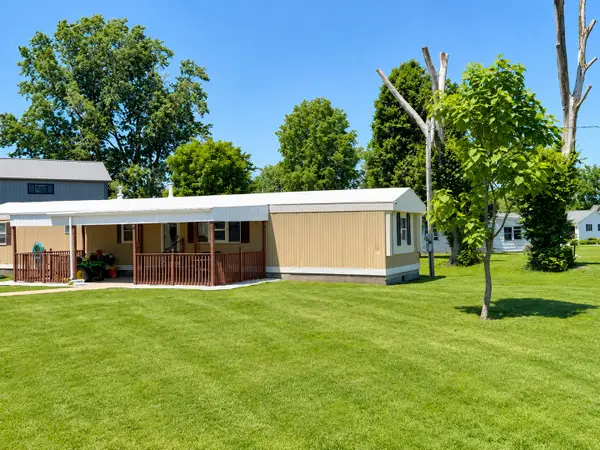 105 N Hickory Street, Farina, IL 62838