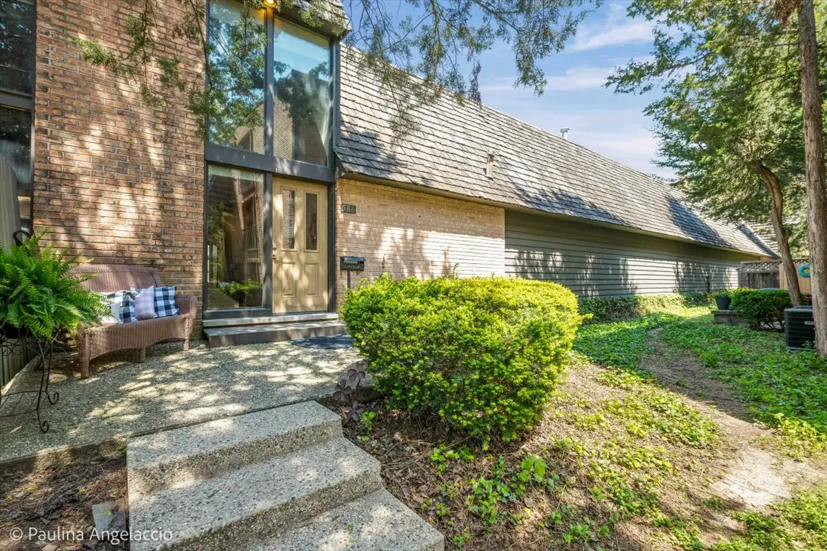 586 W Russell Street, Barrington, IL 60010 - #1