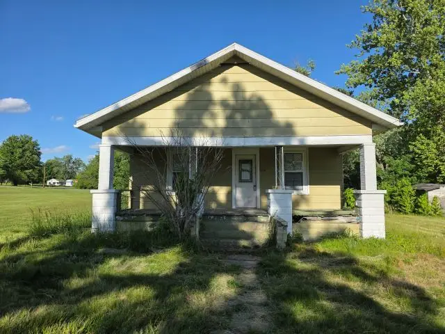 905 Mcclintock Avenue, Johnston City, IL 62951 - #1